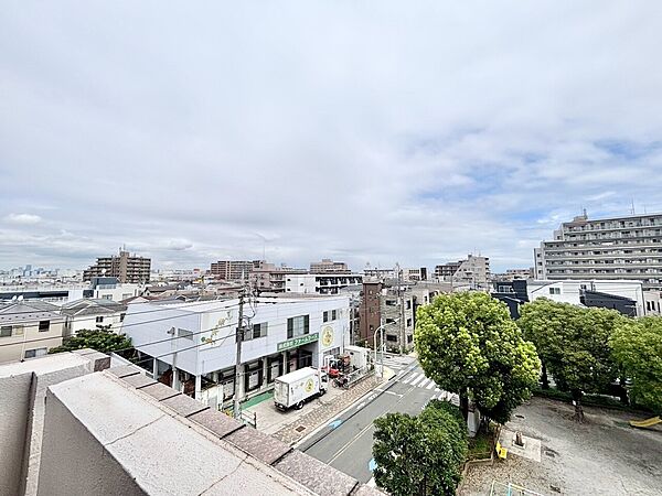 陽当たり・通風・開放感に恵まれた環境です。
