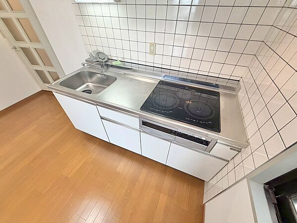 開放感のあるキッチンスペース。調理をしながら、会話も弾みそうですね。