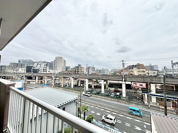 陽当たり・通風・開放感に恵まれた環境です。