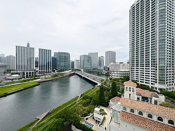陽当たり・通風・開放感に恵まれた環境です。