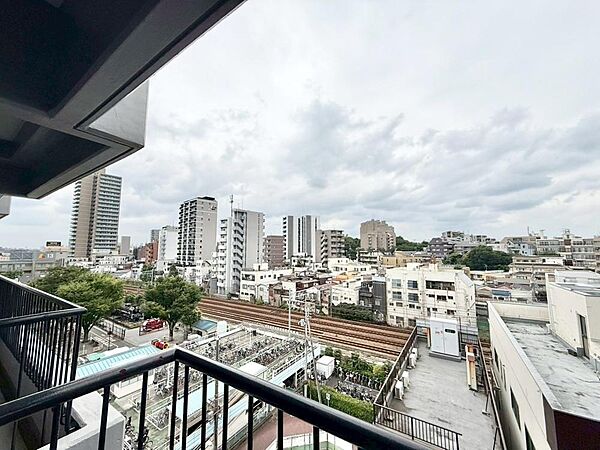 陽当たり・通風・開放感に恵まれた環境です。