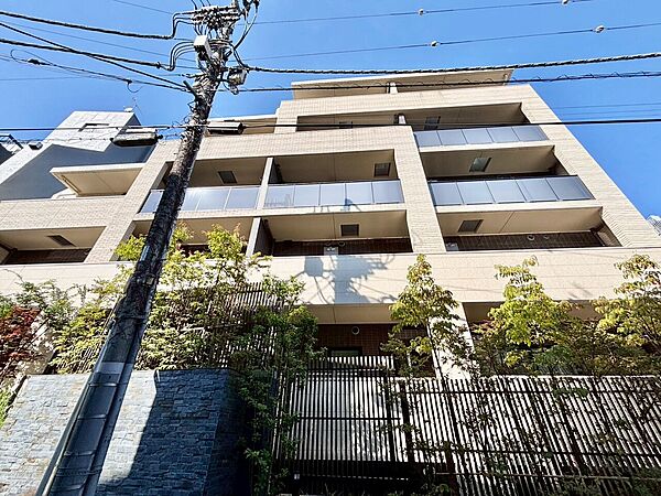 忙しく過ぎゆく日常を置き去るほど、ゆったりした時間が流れる住環境。