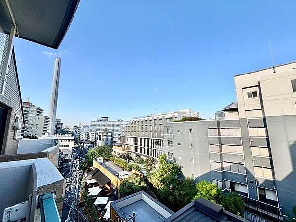陽当たり・通風・開放感に恵まれた環境です。