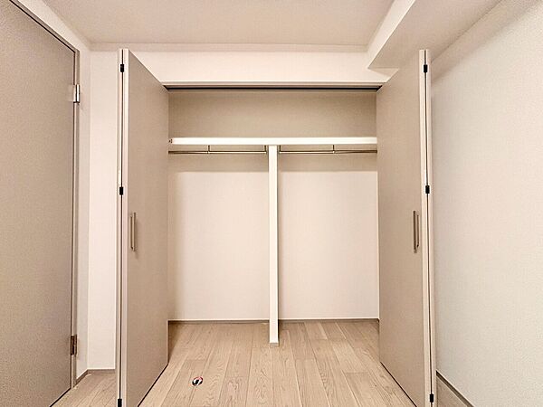 家電やスーツケース、ストック品など何でも片付く嬉しい空間です。