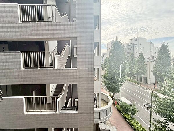 眺望や窓からの景色が良いと、家で過ごす時間も快適です。