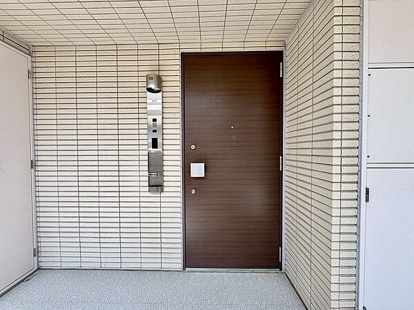 清潔感のある落ち着いた雰囲気の玄関です。