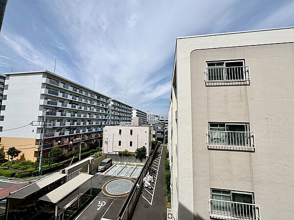 陽当たり・通風・開放感に恵まれた環境です。