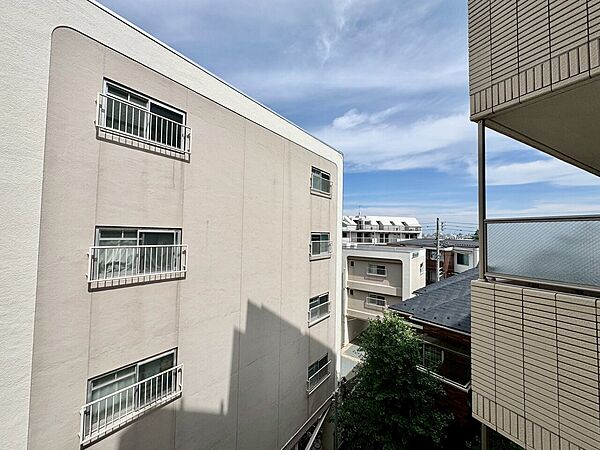 眺望や窓からの景色が良いと、家で過ごす時間も快適です。