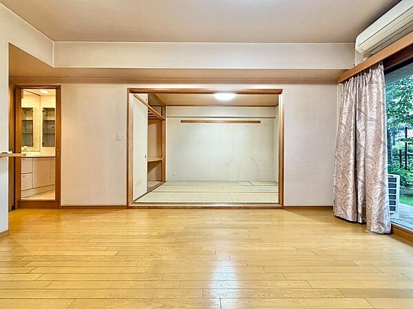 シンプルな内装と偏り過ぎないデザインで統一しました。