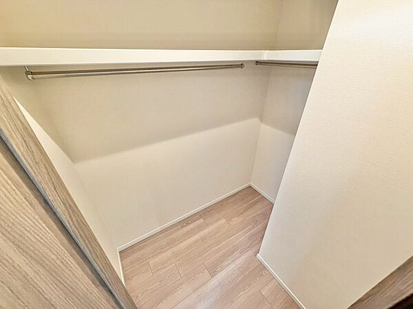 収納スペースが付いていて、お部屋を広く使っていただけます。