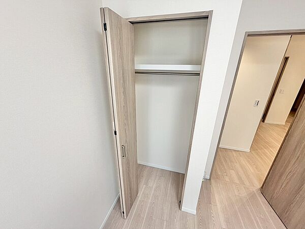 家電やスーツケース、ストック品など何でも片付く嬉しい空間です。