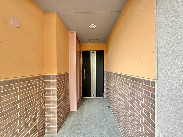 清潔感のある落ち着いた雰囲気の玄関です。