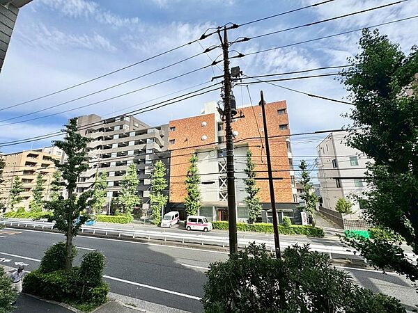 陽当たり・通風・開放感に恵まれた環境です。