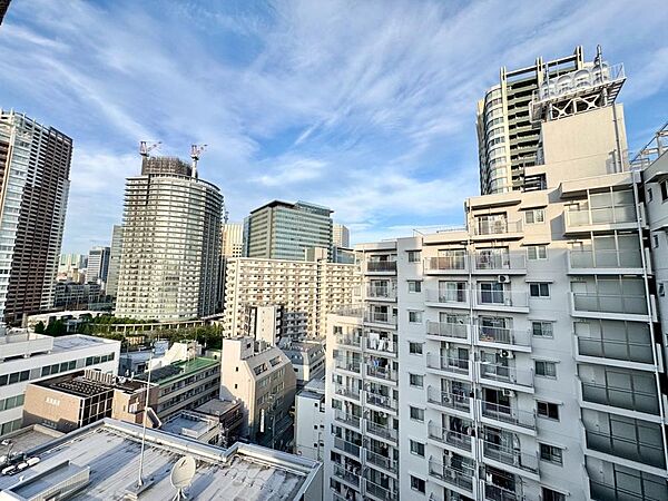 陽当たり・通風・開放感に恵まれた環境です。