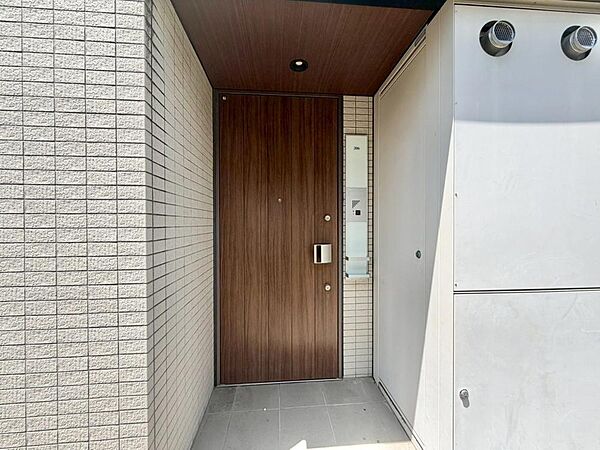 清潔感のある落ち着いた雰囲気の玄関です。