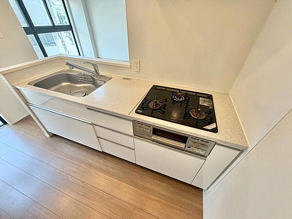 使いやすくスタイリッシュなキッチン空間になっております。