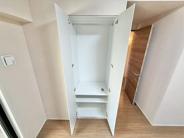 家電やスーツケース、ストック品など何でも片付く嬉しい空間です。