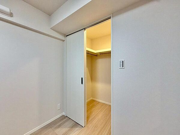 家電やスーツケース、ストック品など何でも片付く嬉しい空間です。