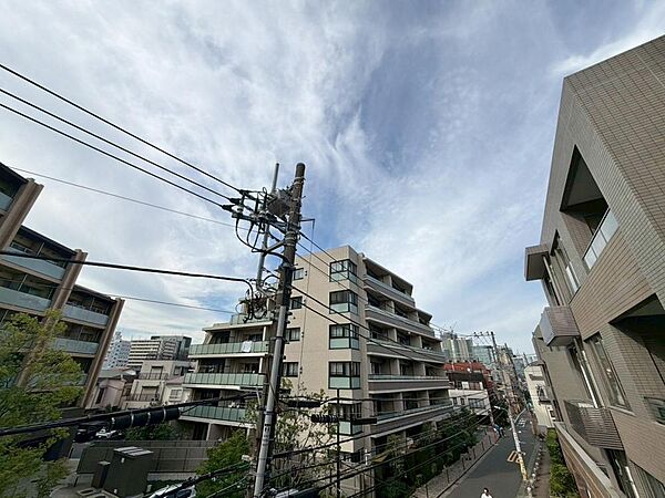 陽当たり・通風・開放感に恵まれた環境です。