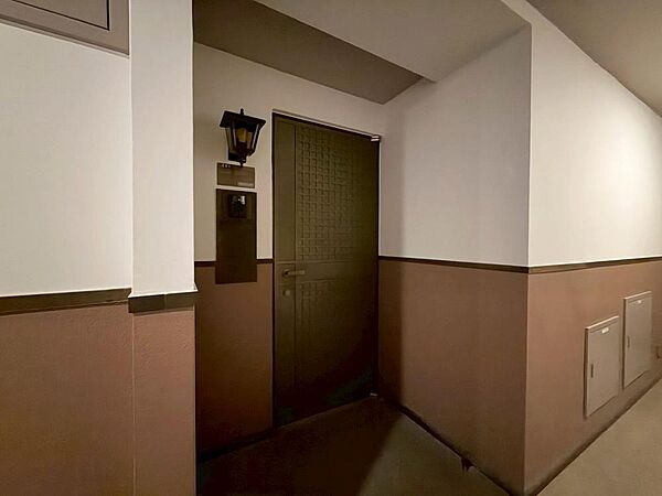 清潔感のある落ち着いた雰囲気の玄関です。