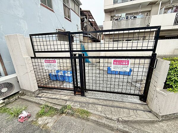 ゴミ置場。綺麗に管理されております。