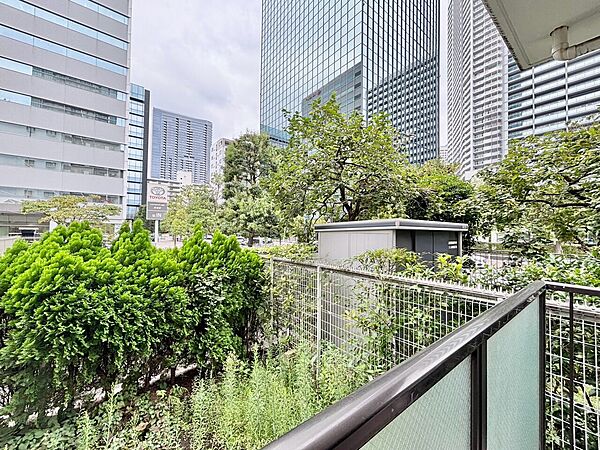 陽当たり・通風・開放感に恵まれた環境です。