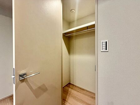 家電やスーツケース、ストック品など何でも片付く嬉しい空間です。
