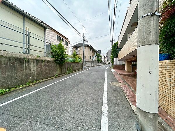 忙しく過ぎゆく日常を置き去るほど、ゆったりした時間が流れる住環境。