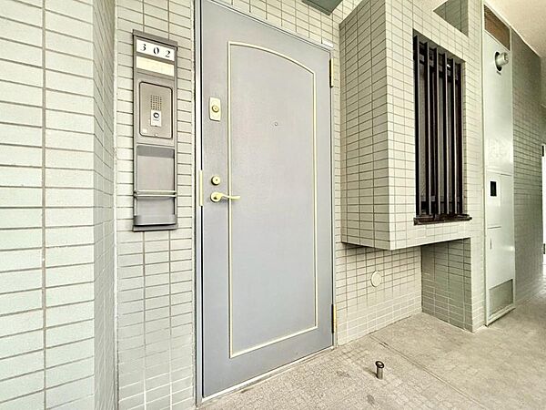 清潔感のある落ち着いた雰囲気の玄関です。