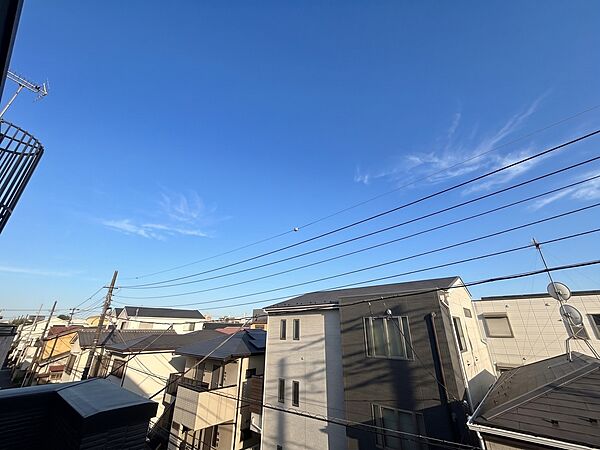 陽当たり・通風・開放感に恵まれた環境です。