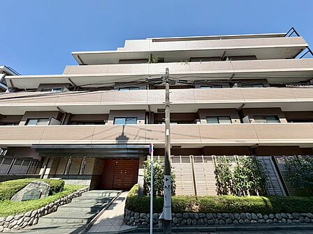 忙しく過ぎゆく日常を置き去るほど、ゆったりした時間が流れる住環境。