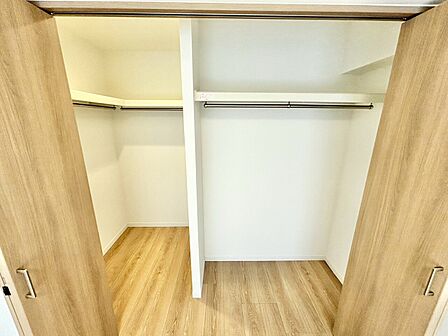 収納スペースが付いていて、お部屋を広く使っていただけます。