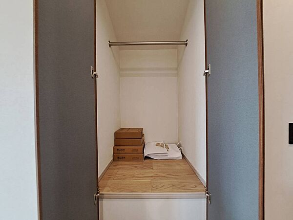 家電やスーツケース、ストック品など何でも片付く嬉しい空間です。