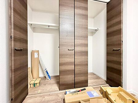 収納スペースが付いていて、お部屋を広く使っていただけます。