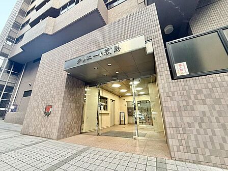 上質感漂う玄関アプローチです。