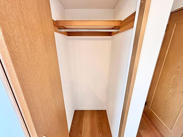 家電やスーツケース、ストック品など何でも片付く嬉しい空間です。