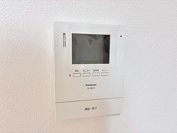 誰が来てもわかる様にカメラ付きインターホンを設置。