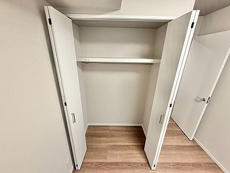 家電やスーツケース、ストック品など何でも片付く嬉しい空間です。