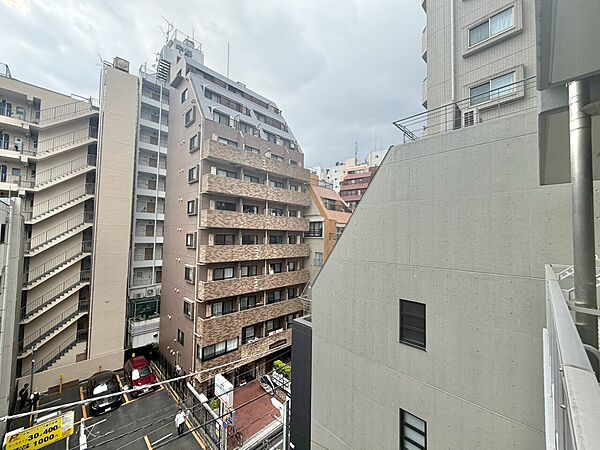 陽当たり・通風・開放感に恵まれた環境です。