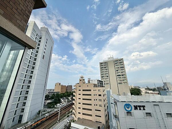 陽当たり・通風・開放感に恵まれた環境です。