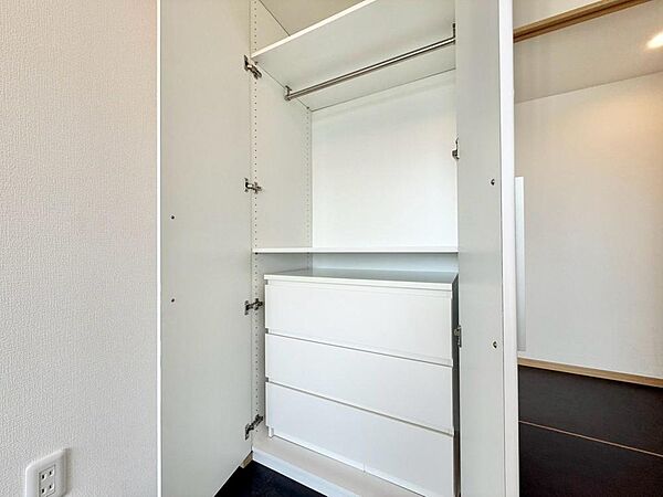 家電やスーツケース、ストック品など何でも片付く嬉しい空間です。