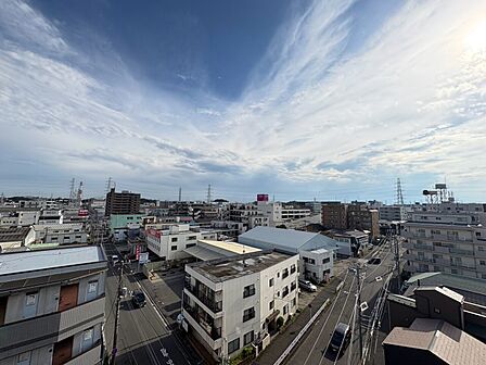 眺望や窓からの景色が良いと、家で過ごす時間も快適です。