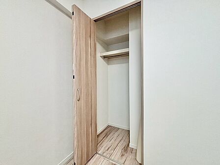 家電やスーツケース、ストック品など何でも片付く嬉しい空間です。