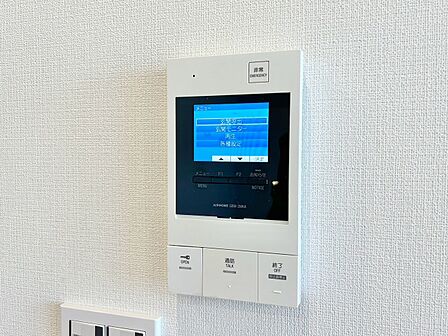 誰が来てもわかる様にモニター付きインターホンを設置。