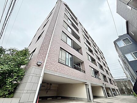 飽きのこないシンプルモダンな外観です。