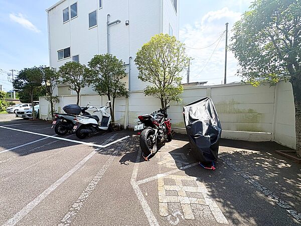 バイク置場もございます。※空き状況は都度ご確認下さい。