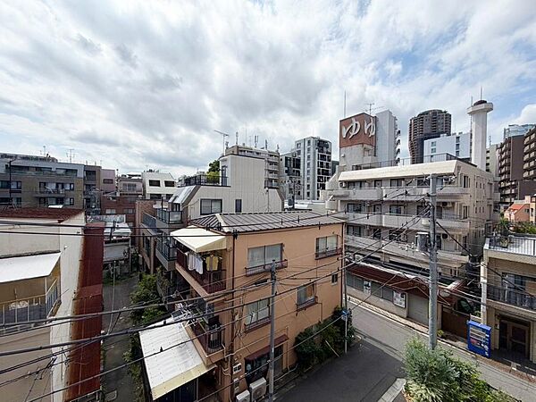陽当たり・通風・開放感に恵まれた環境です。