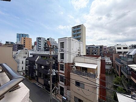 眺望や窓からの景色が良いと、家で過ごす時間も快適です。