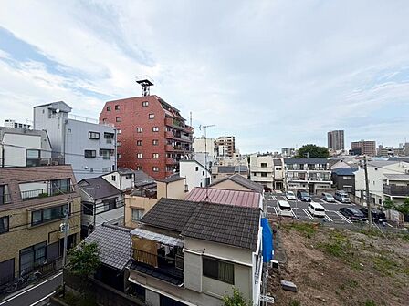 陽当たり・通風・開放感に恵まれた環境です。