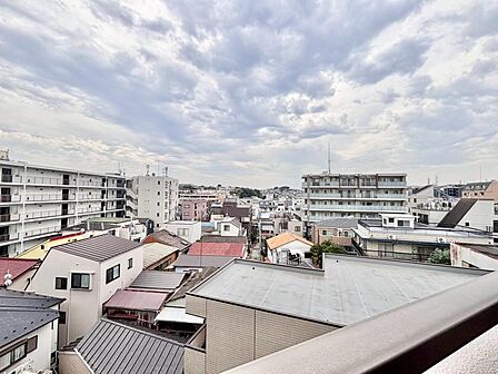陽当たり・通風・開放感に恵まれた環境です。